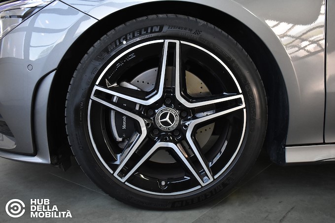 MERCEDES-BENZ CLA 200 d Automatic Shooting Brake Premium